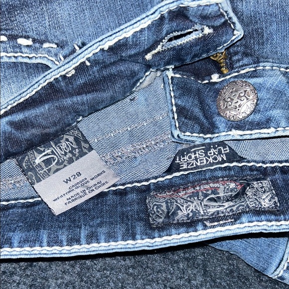 Stylish Blue Denim Shorts - Picture 3 of 3